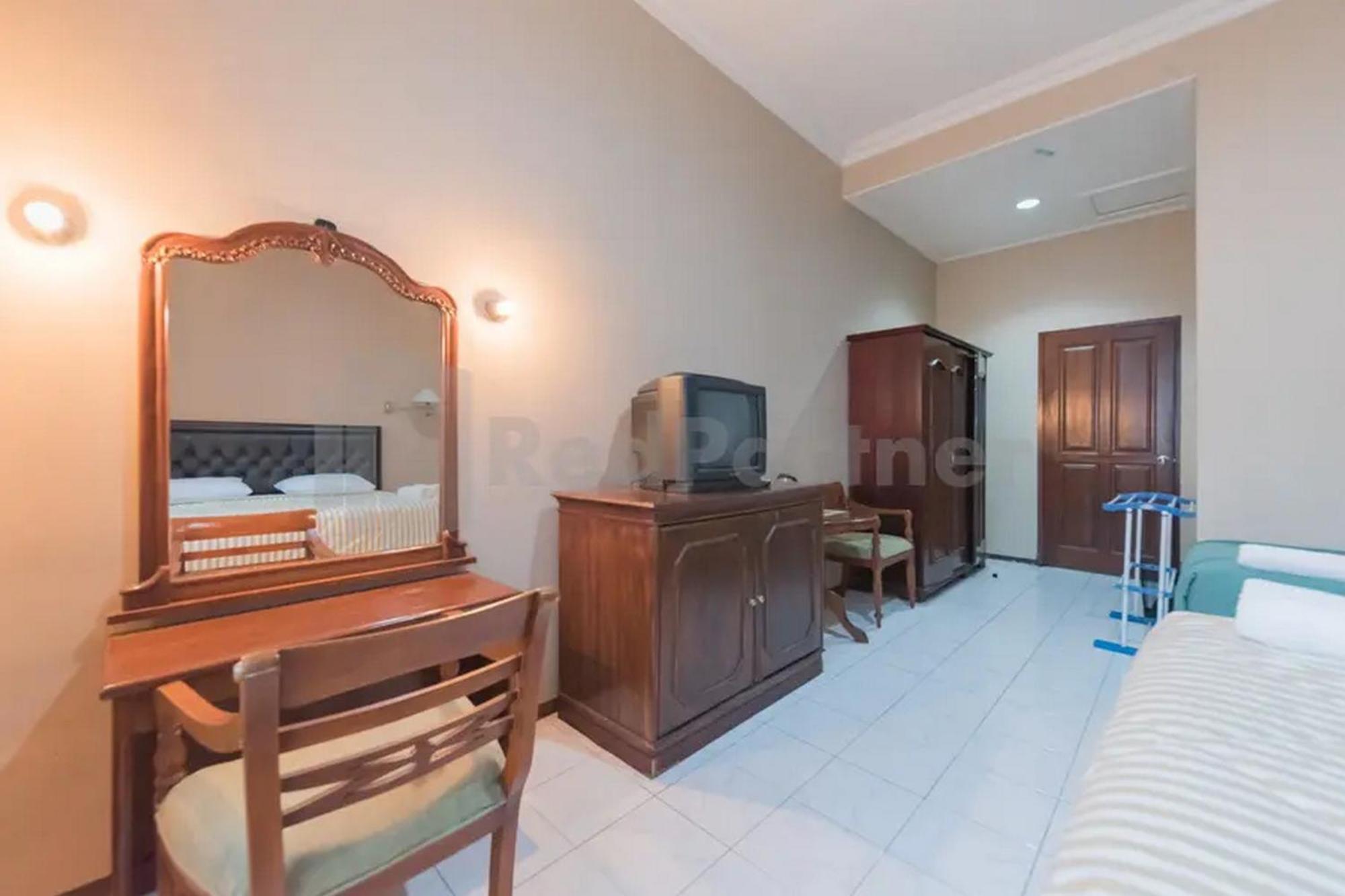 Hotel Ayong Linggarjati Kuningan Mitra Reddoorz Exterior foto